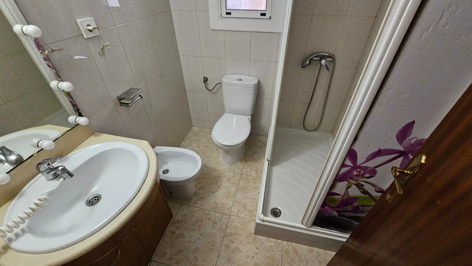 Baño de Piso en venta en Santa Coloma de Gramenet con Aire acondicionado y Horno