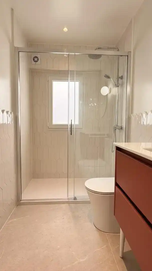Badezimmer von Wohnung zur Miete in Elche / Elx mit Klimaanlage