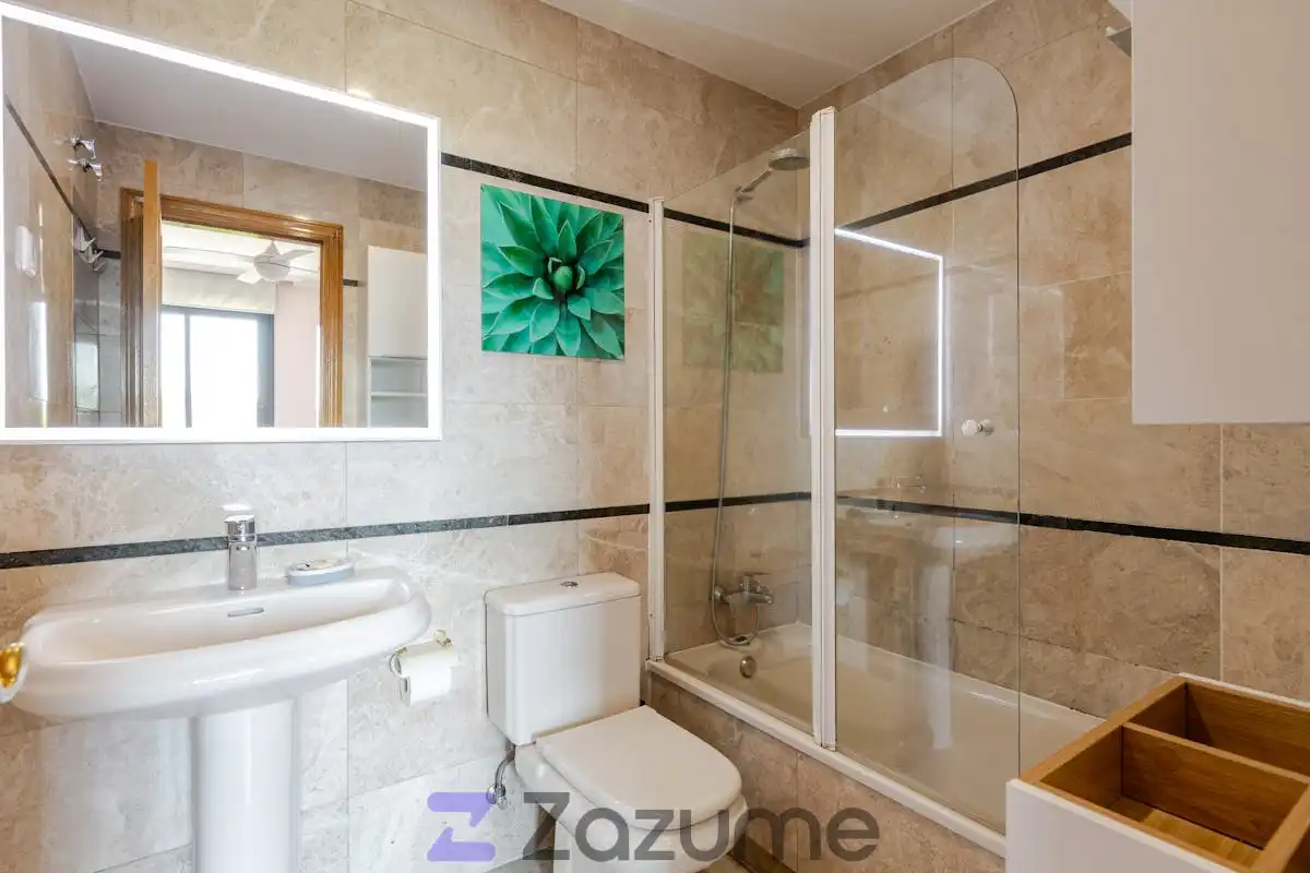Baño de Piso de alquiler en Madrid con Aire acondicionado, Calefacción y Piscina