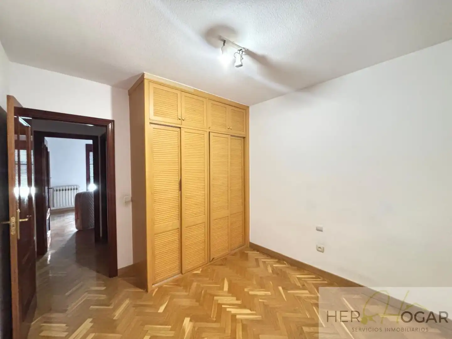 Dormitori de Pis en venda en Toledo amb Calefacció, Parquet i Terrassa