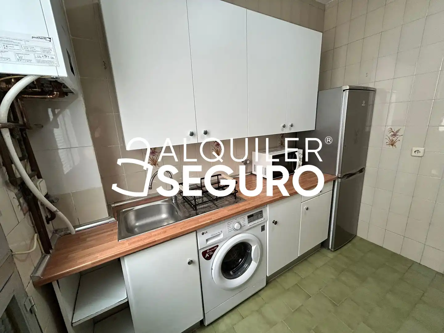 Kitchen of Flat for rent in Madrid  with Air Conditioner and Heating