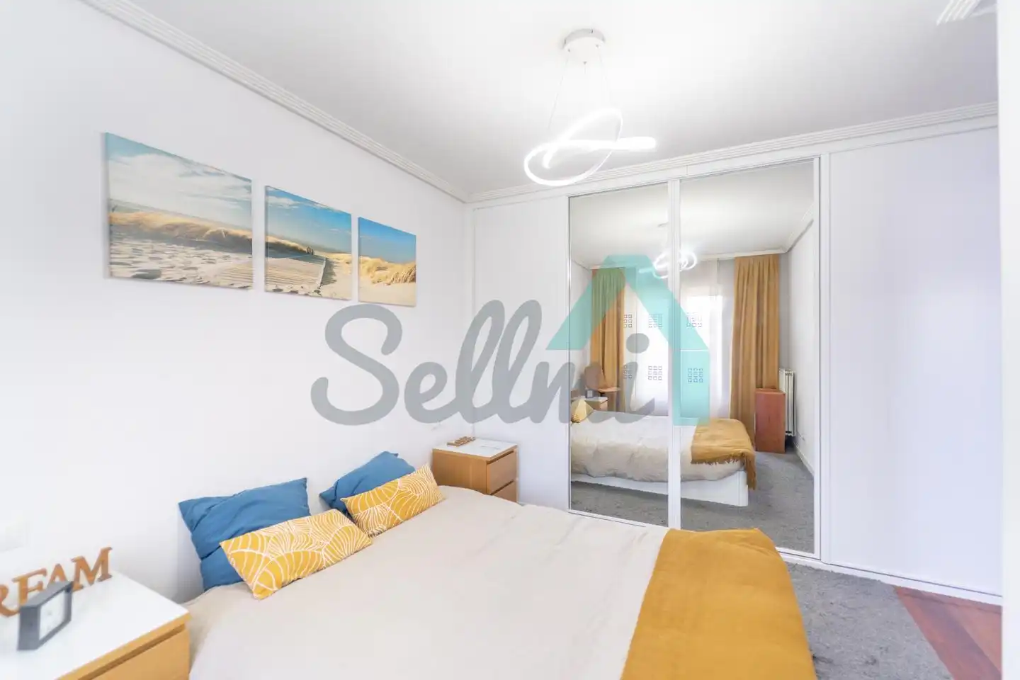 Habitación de Ático en venta en Oviedo  con Calefacción, Parquet y Terraza