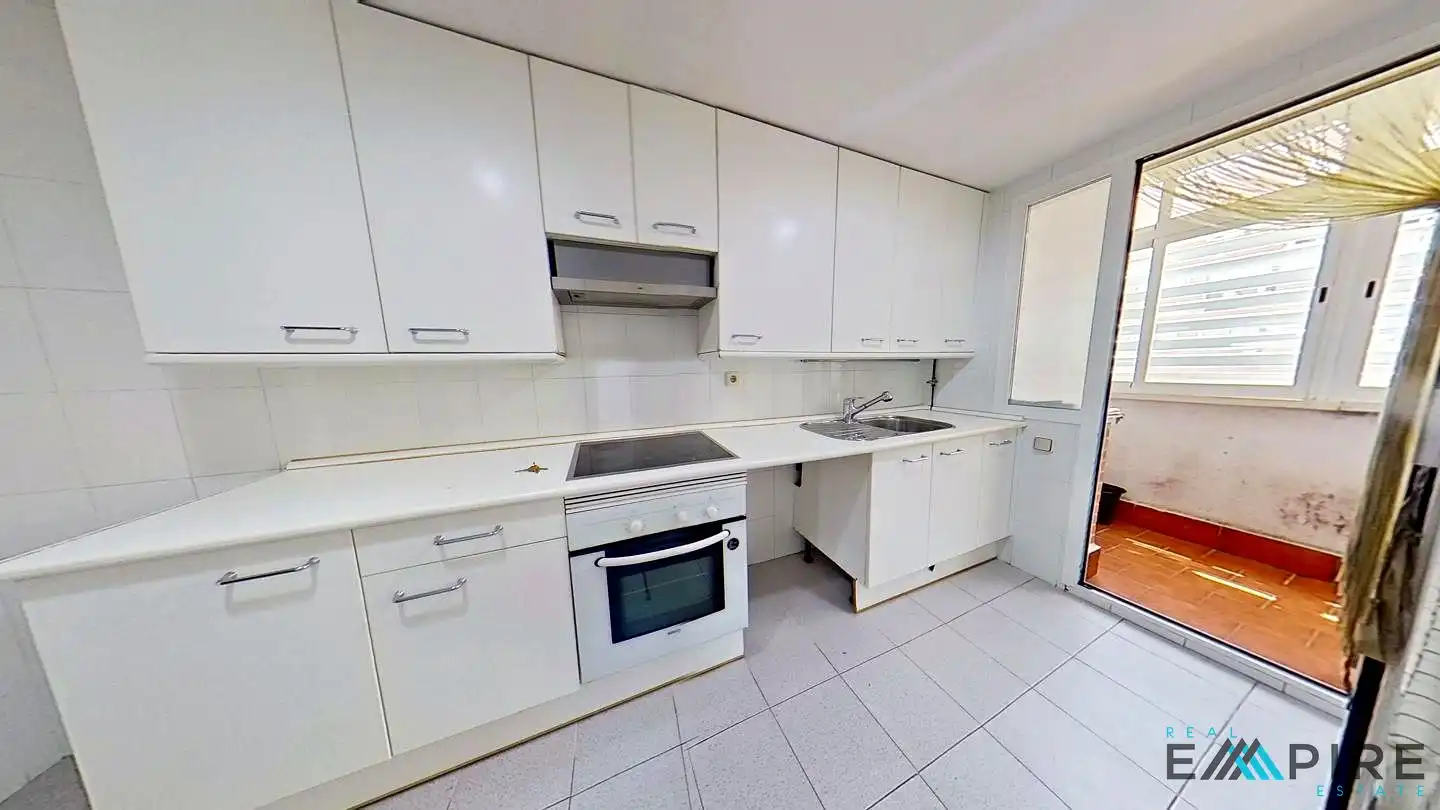 Cocina de Piso en venta en Madrid con Calefacción, Trastero y Piscina