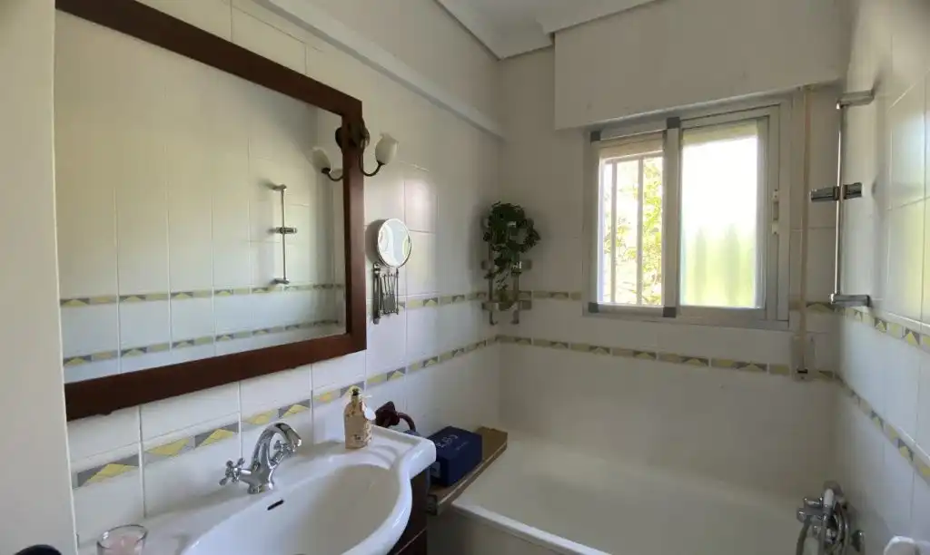 Bany de Casa o xalet en venda en Cadalso de los Vidrios amb Aire condicionat, Calefacció i Jardí privat