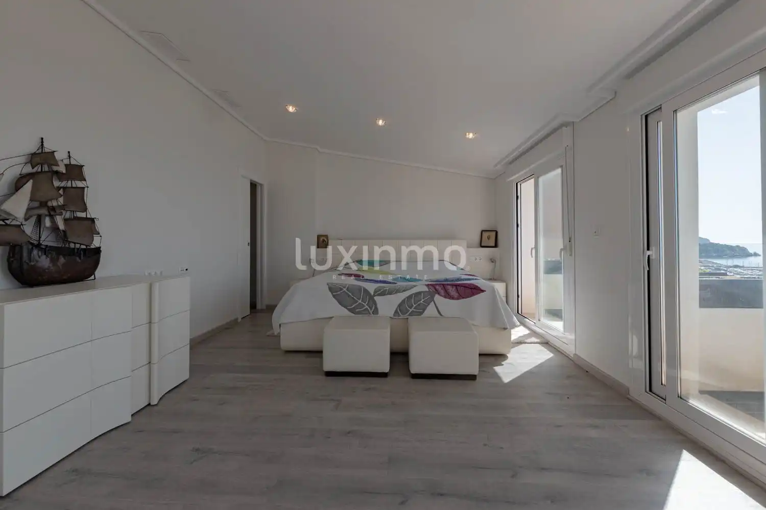Schlafzimmer von Dachboden zum Verkauf in Altea mit Klimaanlage, Heizung und Privatgarten