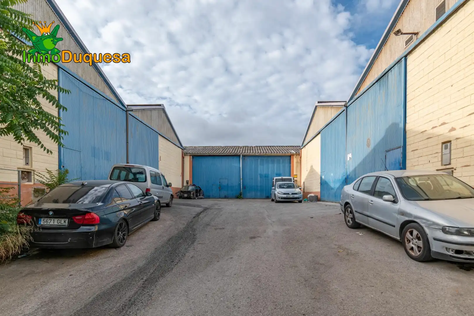 Parking of Industrial buildings for sale in Jun