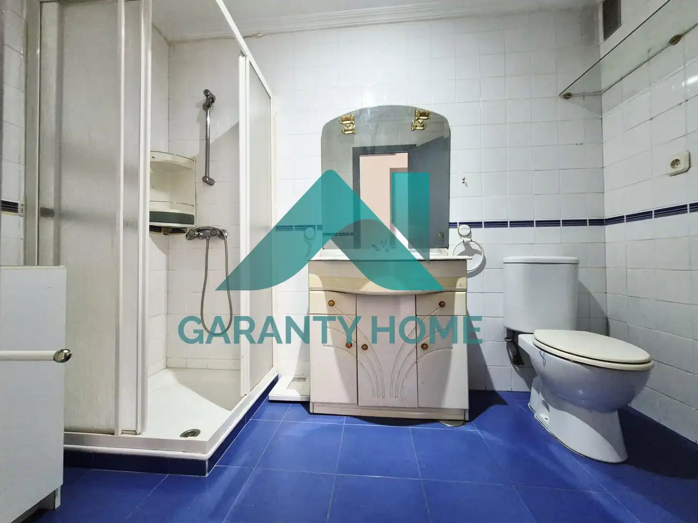 Bany de Apartament en venda en Cáceres amb Aire condicionat i Moblat