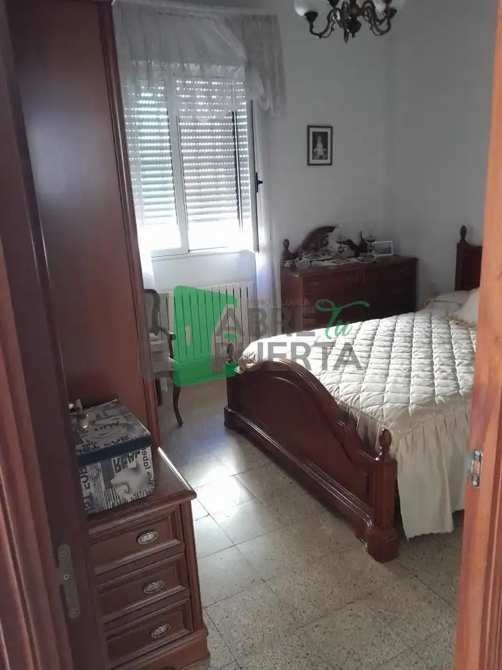 Habitación de Casa o chalet en venta en Ourense Capital  con Calefacción y Jardín privado