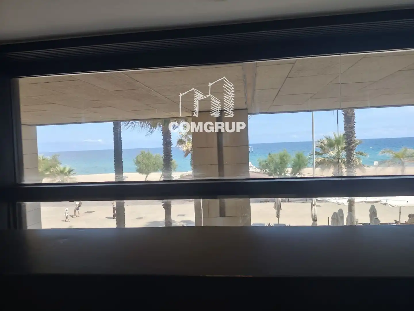 Local en traspaso en Badalona con Aire acondicionado y Amueblado