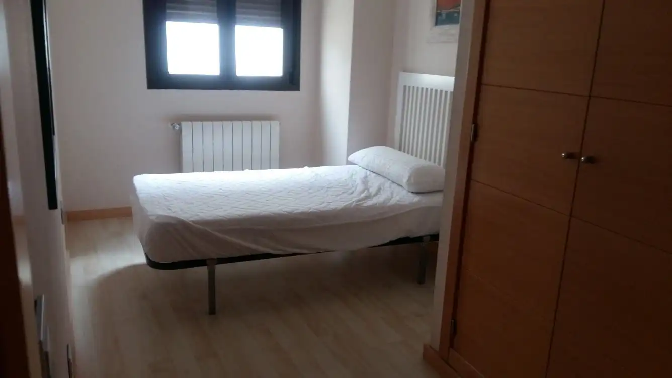 Dormitori de Apartament de lloguer en Badajoz amb Aire condicionat, Calefacció i Moblat
