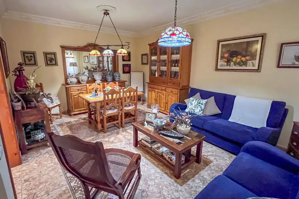 Wohnzimmer von Einfamilien-Reihenhaus zum Verkauf in Agulo