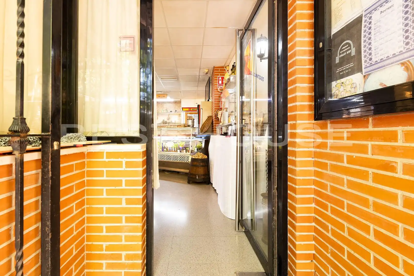 Local comercial en venda a Avenida de Don Juan de Borbón, imagen 4