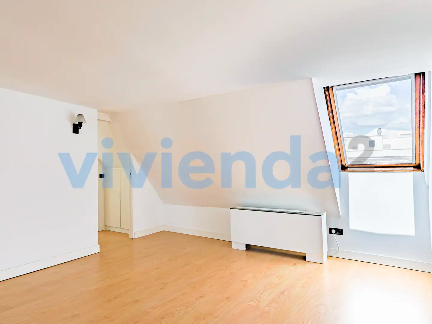 Schlafzimmer von Wohnung zur Miete in Madrid mit Heizung und Balkon