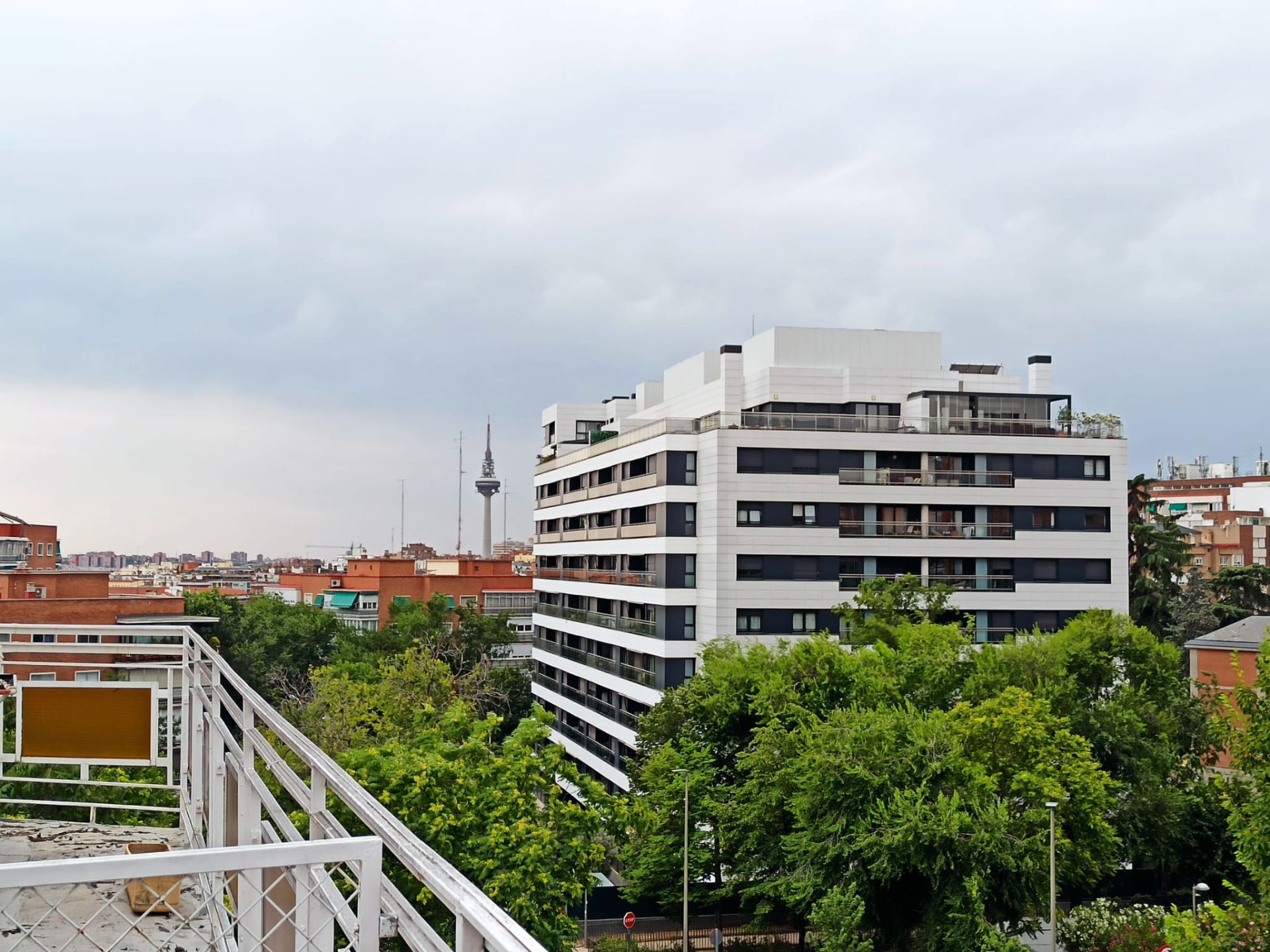 Exterior view of Attic to rent in  Madrid Capital  with Air Conditioner, Heating and Parquet flooring