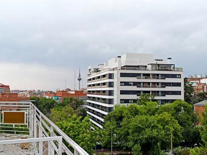 Exterior view of Attic to rent in  Madrid Capital  with Air Conditioner, Heating and Parquet flooring