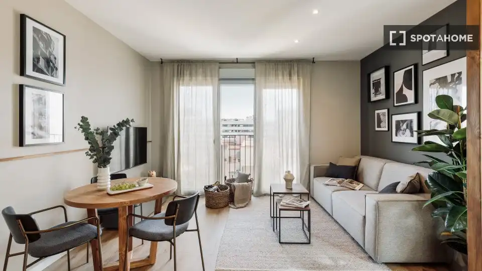Room in Diagonal Mar i el Front Marítim del Poblenou