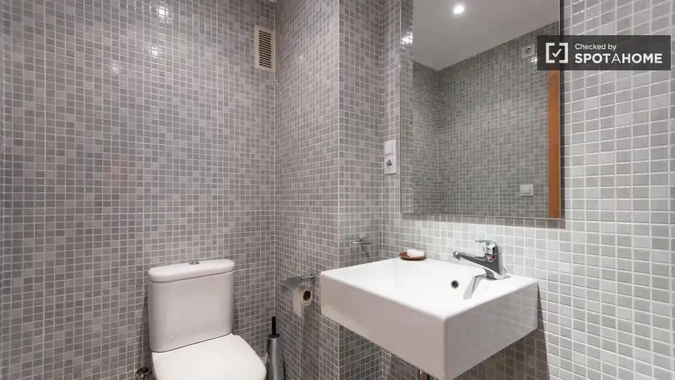 Baño de Piso de alquiler en Valencia con Aire acondicionado, Calefacción y Amueblado