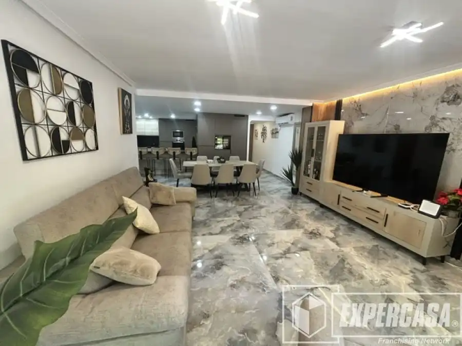 Sala d'estar de Pis en venda en Alzira amb Aire condicionat, Terrassa i Moblat