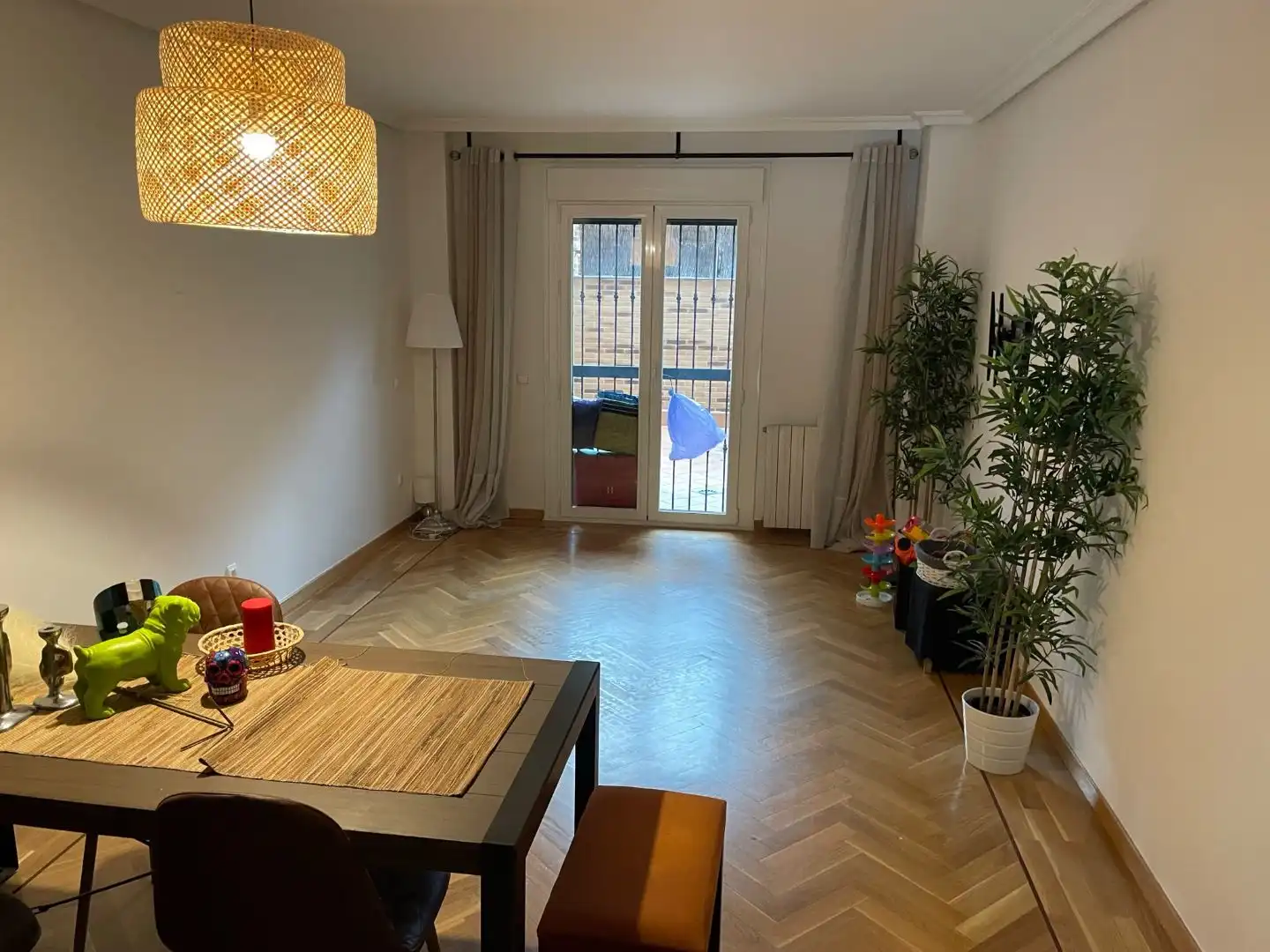 Sala d'estar de Pis en venda en Pozuelo de Alarcón amb Aire condicionat, Terrassa i Balcó
