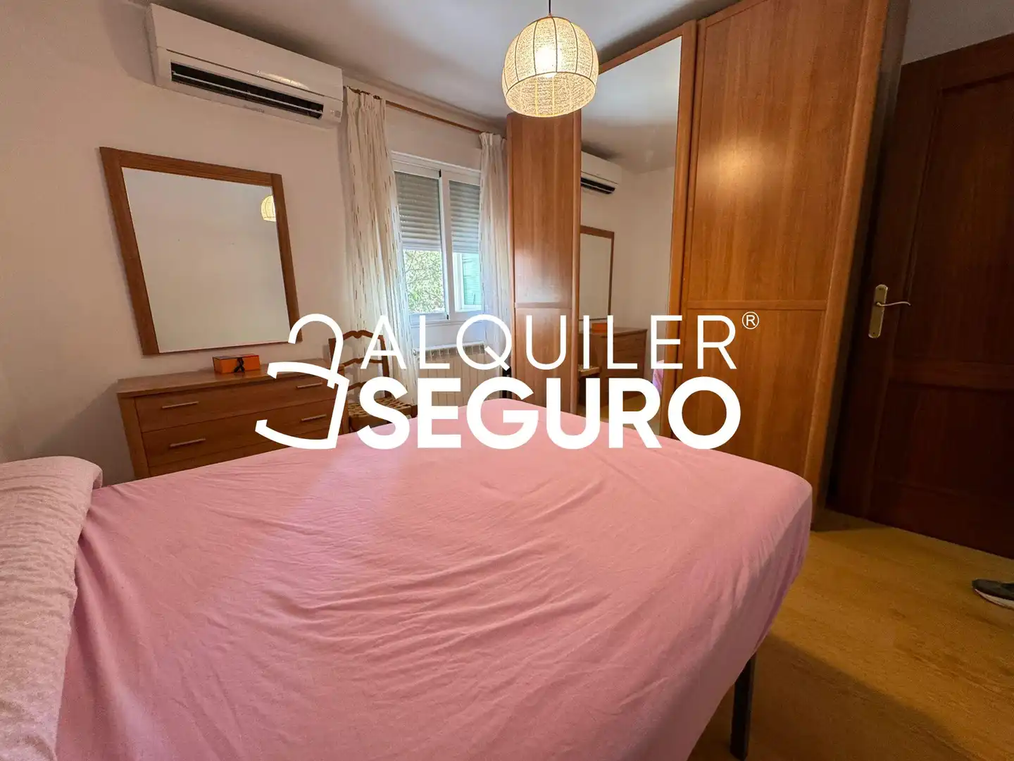 Schlafzimmer von Wohnung zur Miete in Madrid mit Klimaanlage, Heizung und Möbliert