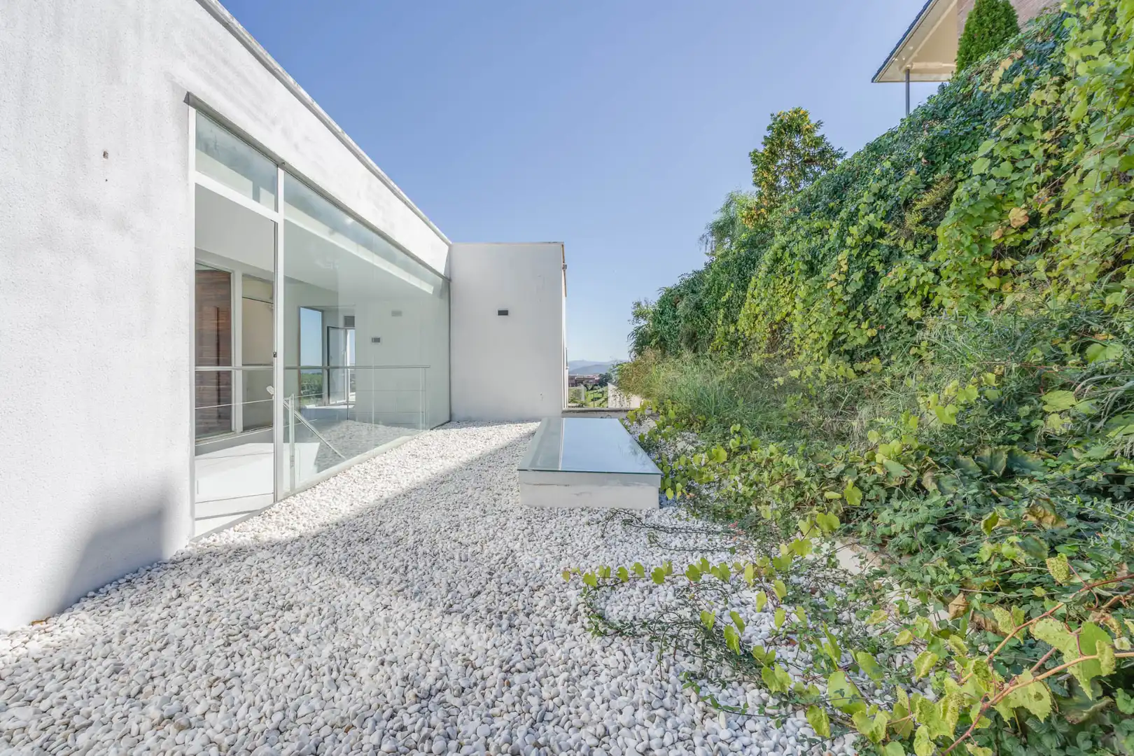 Vista exterior de Casa o xalet en venda en Sant Esteve Sesrovires amb Aire condicionat, Calefacció i Jardí privat