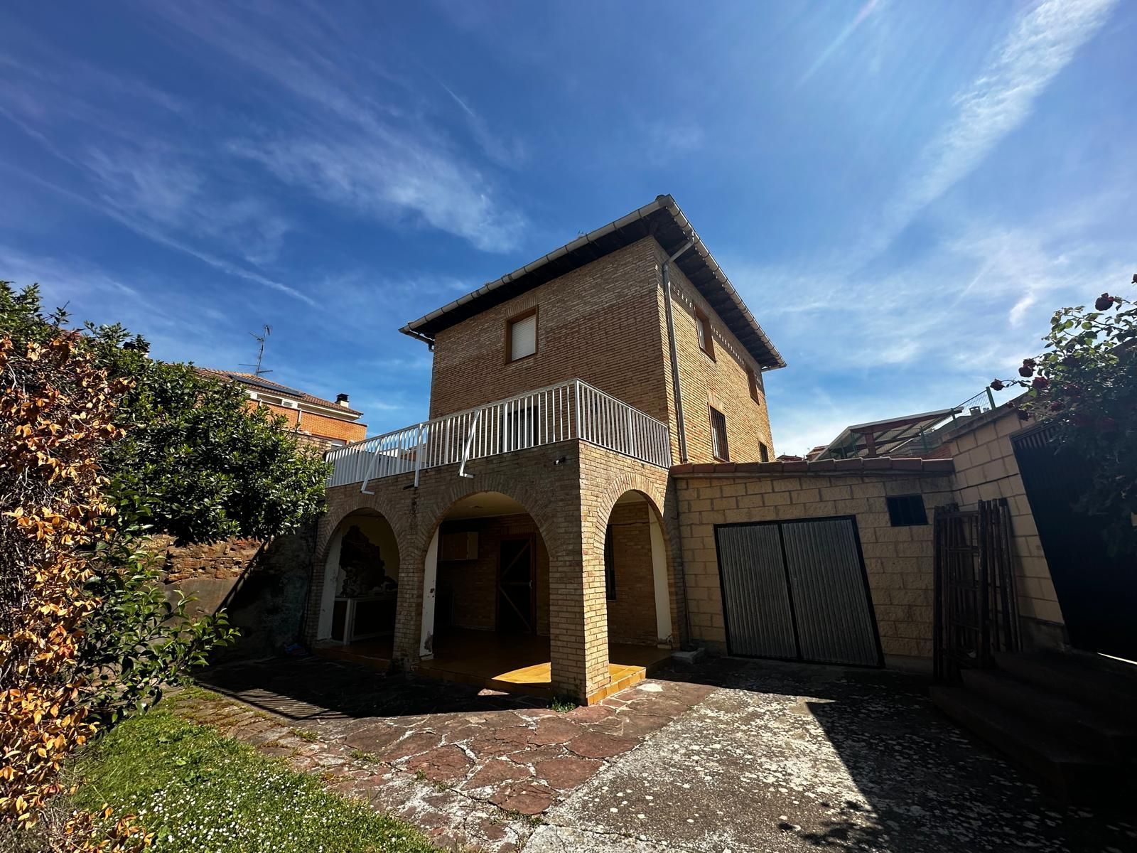 Exterior view of House or chalet for sale in Viana  with Heating, Private garden and Terrace