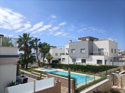 Vista exterior de Casa o xalet en venda en Torrevieja amb Moblat
