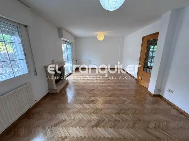 Villa con giardino in affitto a Calle De las hayas, imagen 4