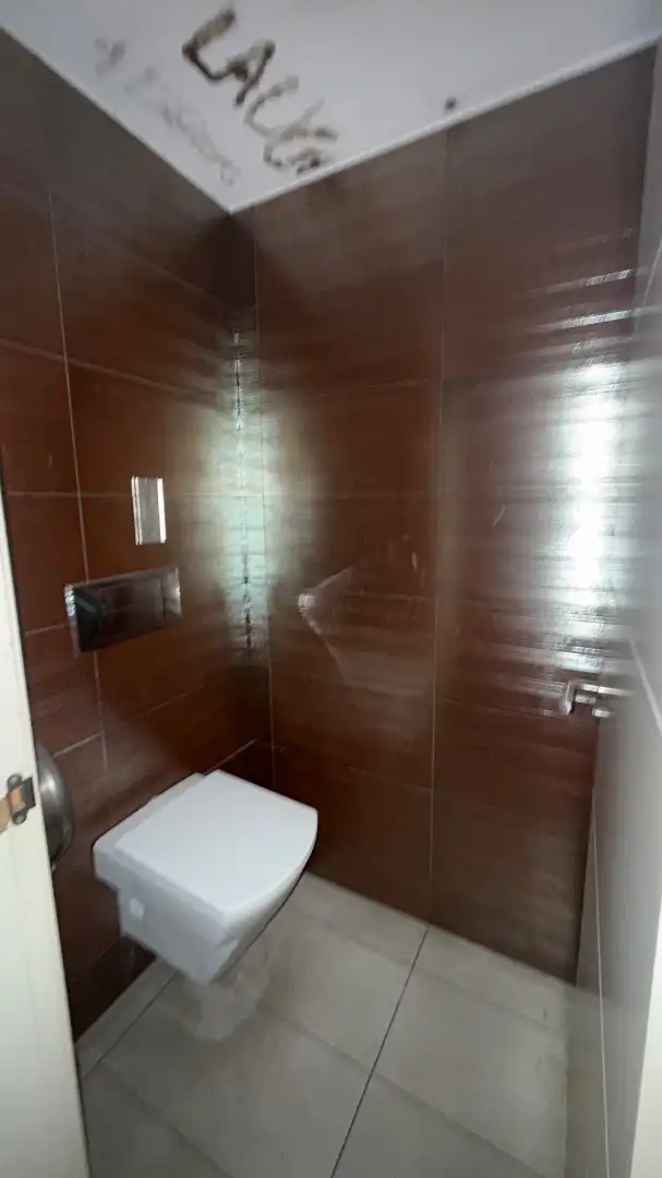 Baño de Local de alquiler en Sabadell