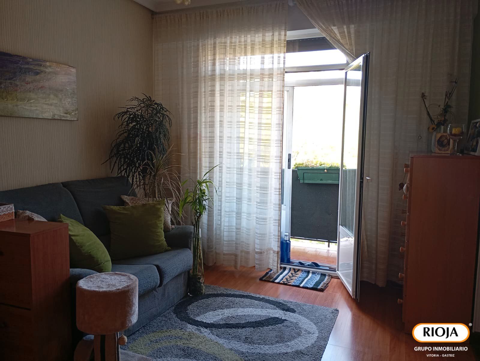 Sala d'estar de Pis en venda en Vitoria - Gasteiz amb Calefacció, Terrassa i Traster