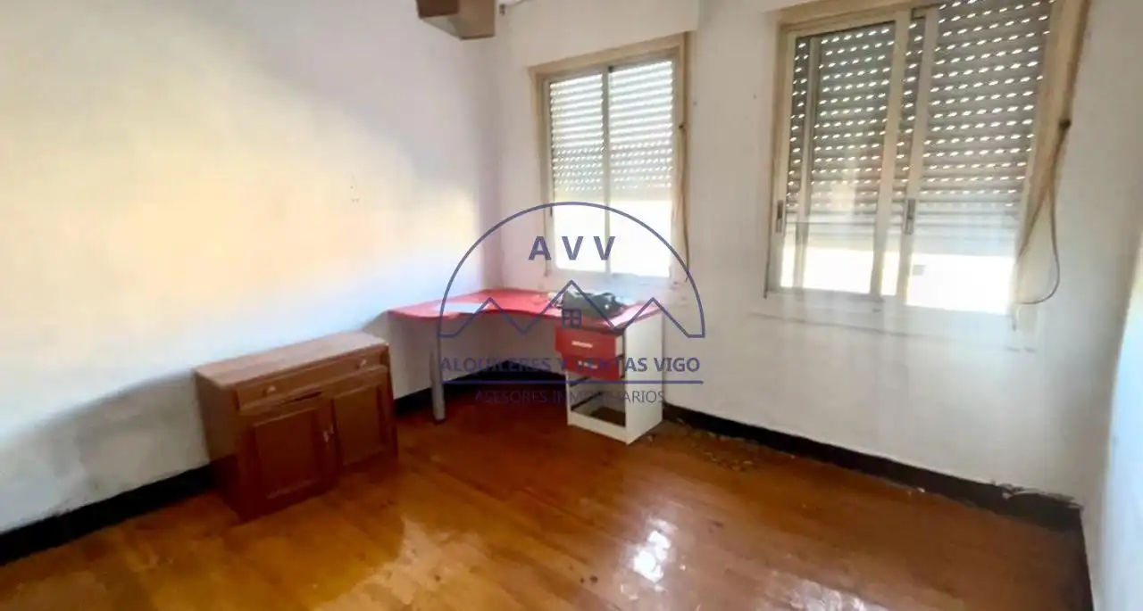 Habitación de Piso en venta en Vigo  con Calefacción y Balcón
