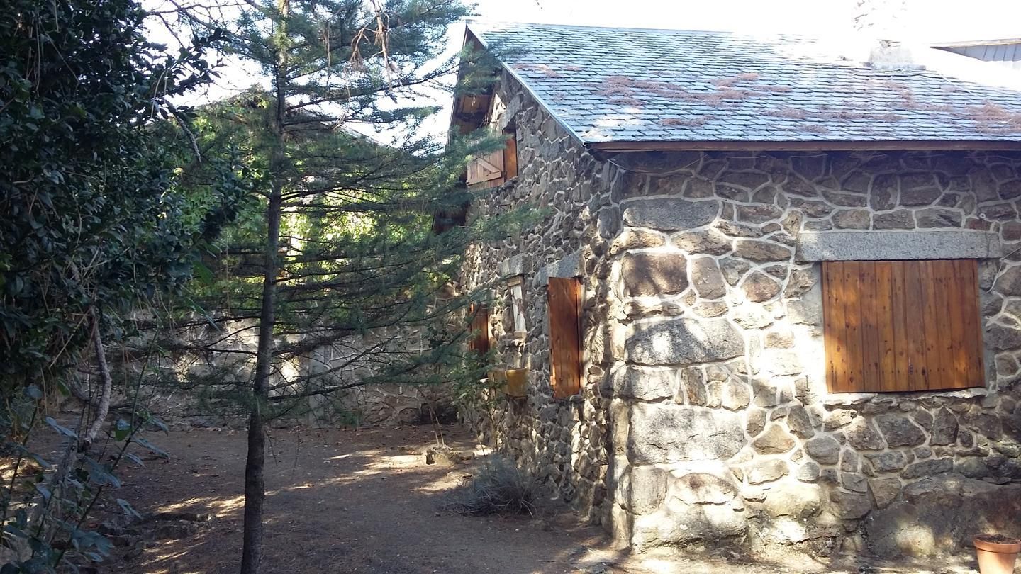 Exterior view of Country house for sale in Otero de Herreros  with Private garden and Swimming Pool