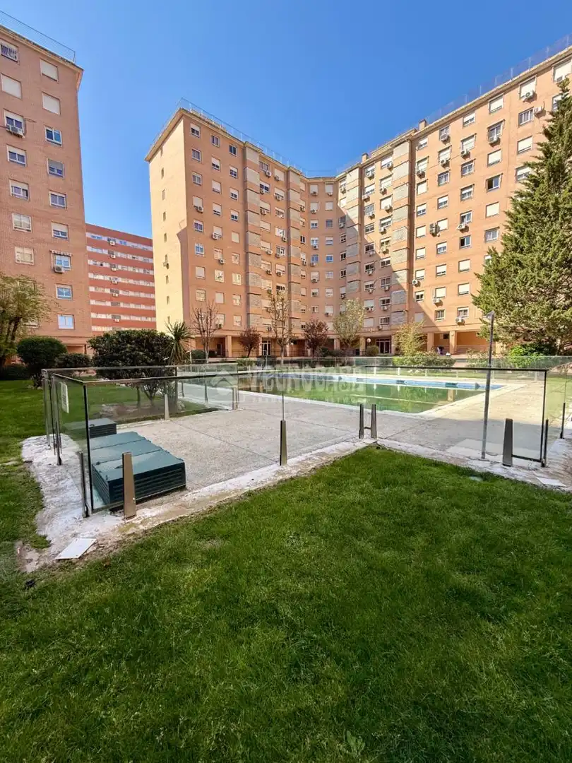 Piscina de Piso en venta en Madrid