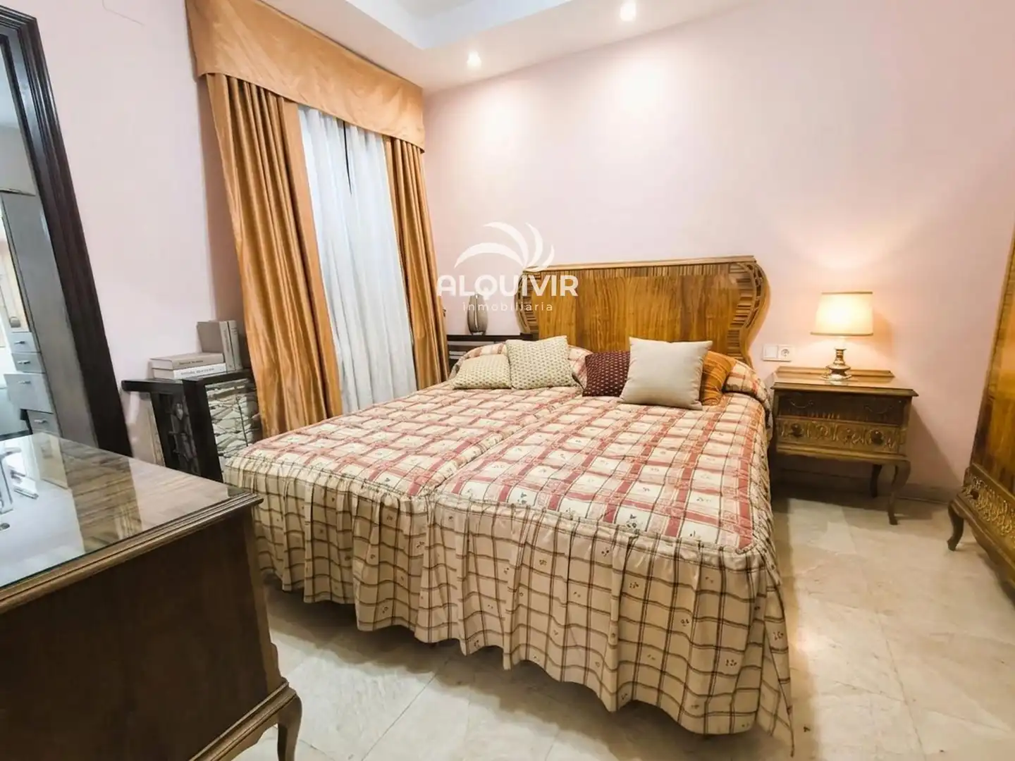 Habitación de Edificio en venta en Sevilla