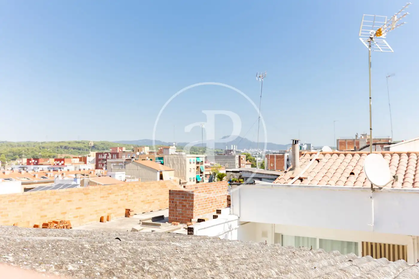 Vista exterior de Casa adosada en venda en Rubí amb Aire condicionat, Calefacció i Terrassa