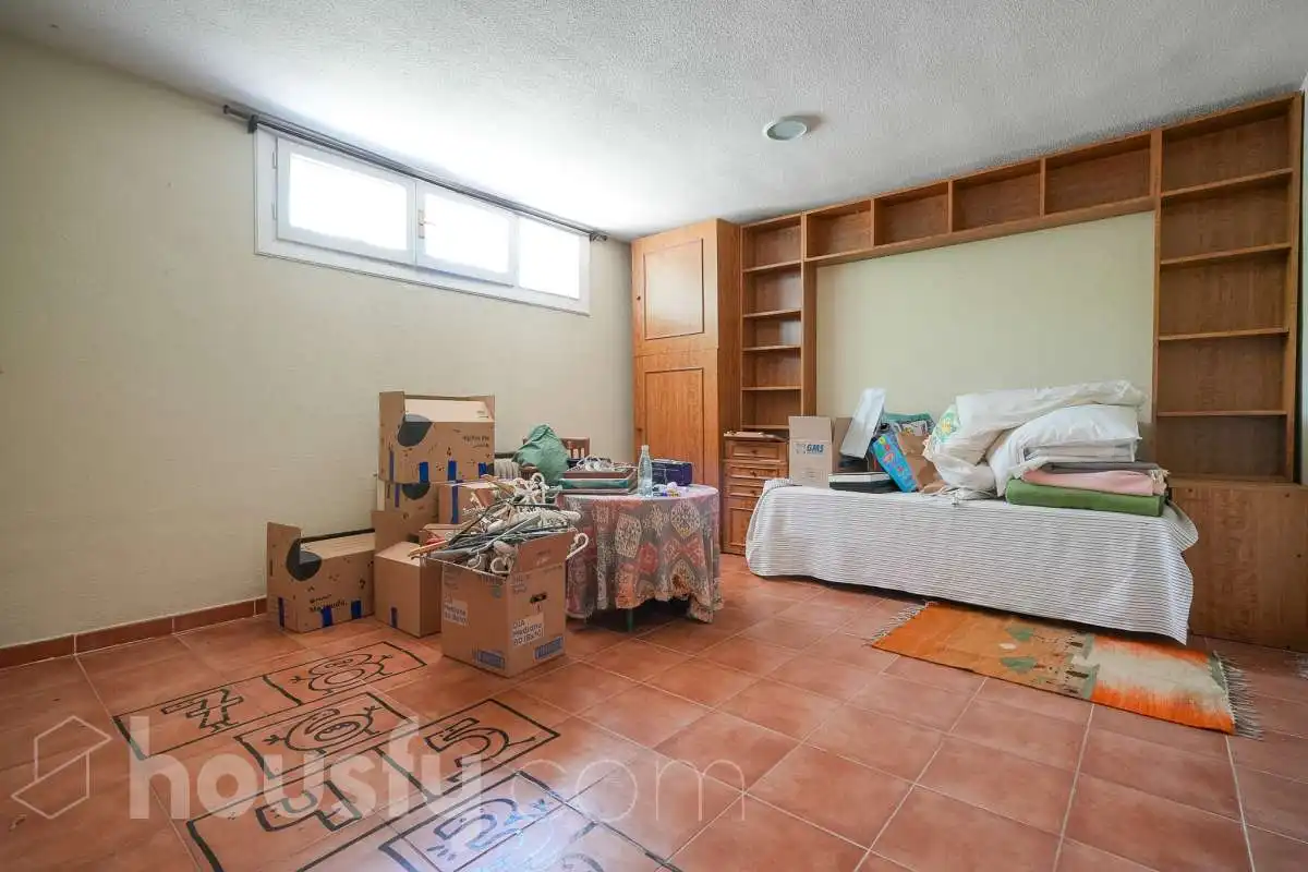 Houses for sale in Madrid  with Air Conditioner, Heating and Private garden