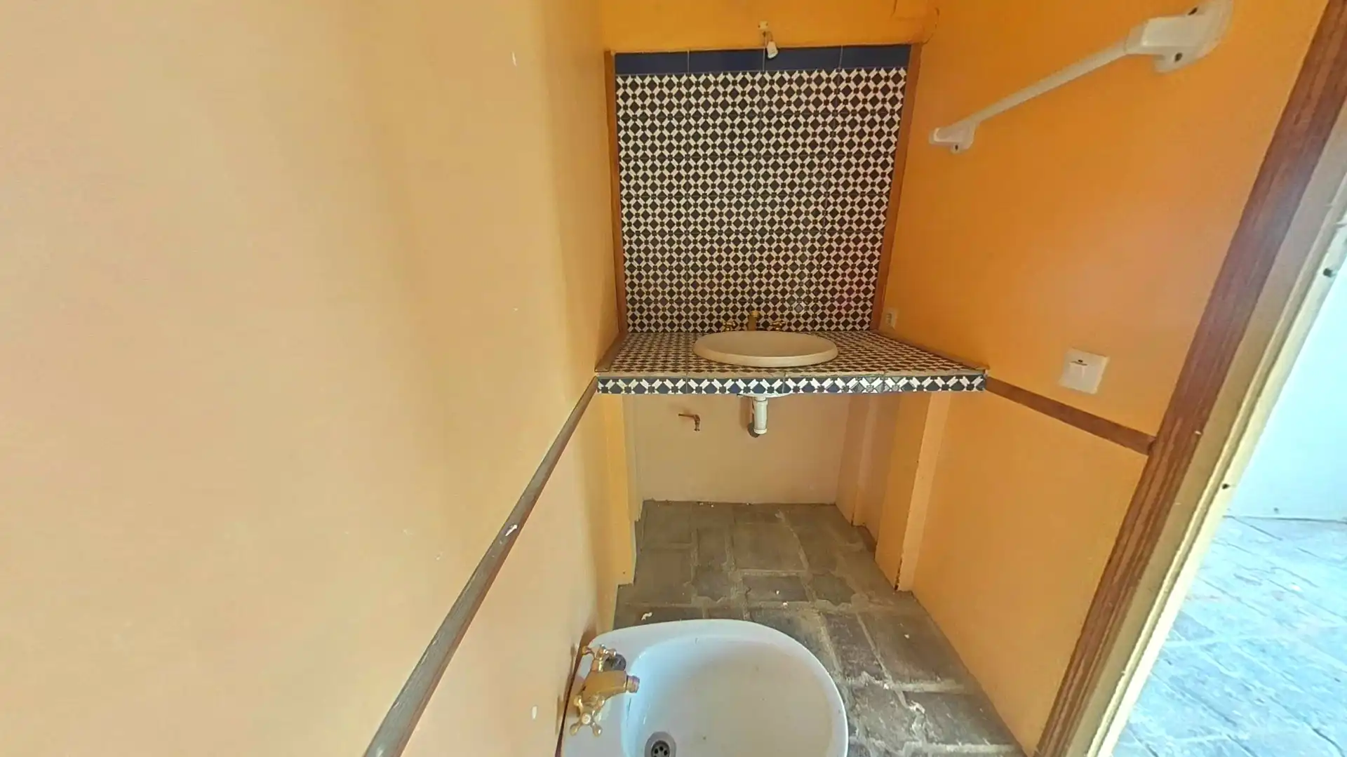 Baño de Casa adosada en venta en Galar con Calefacción, Terraza y Horno