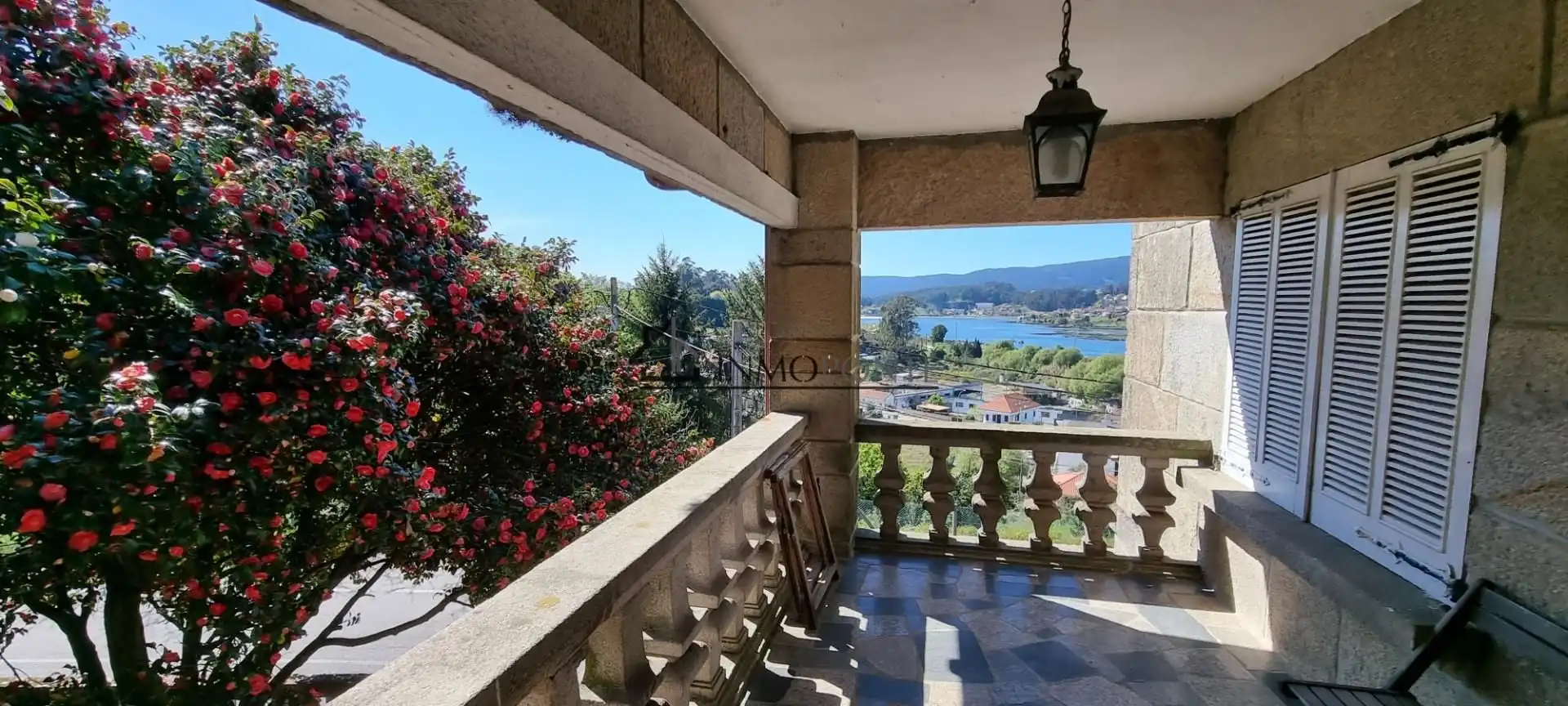 Vista exterior de Casa o xalet en venda en Pontevedra Capital  amb Calefacció, Jardí privat i Terrassa