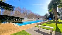 Piscina de Apartament de lloguer en Gandia amb Aire condicionat, Terrassa i Moblat