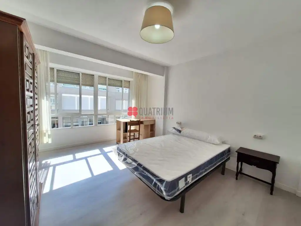 Bedroom of Flat for rent in Santiago de Compostela   with Heating and Furnished