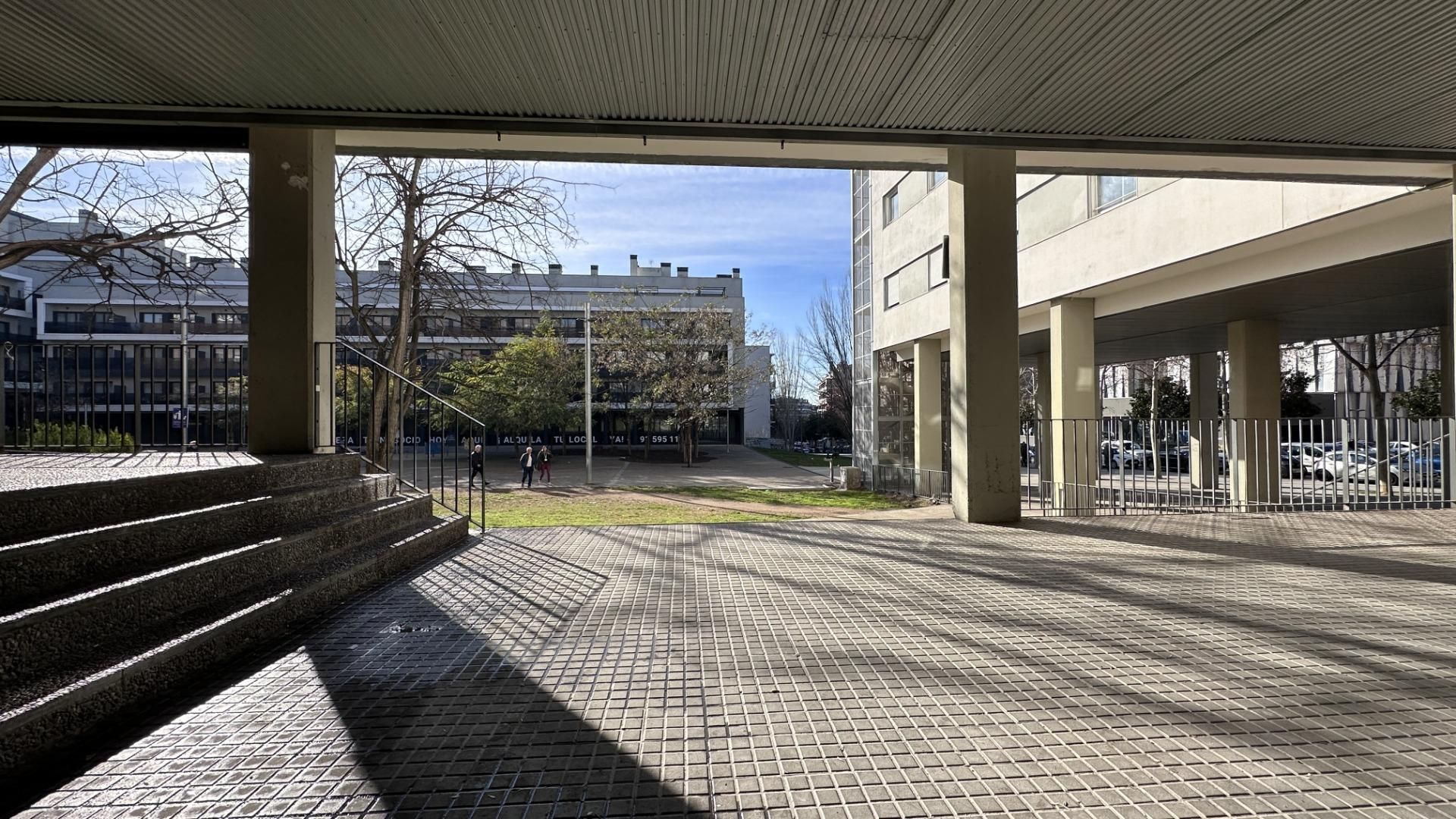 Vista exterior de Local de alquiler en Terrassa con Aire acondicionado
