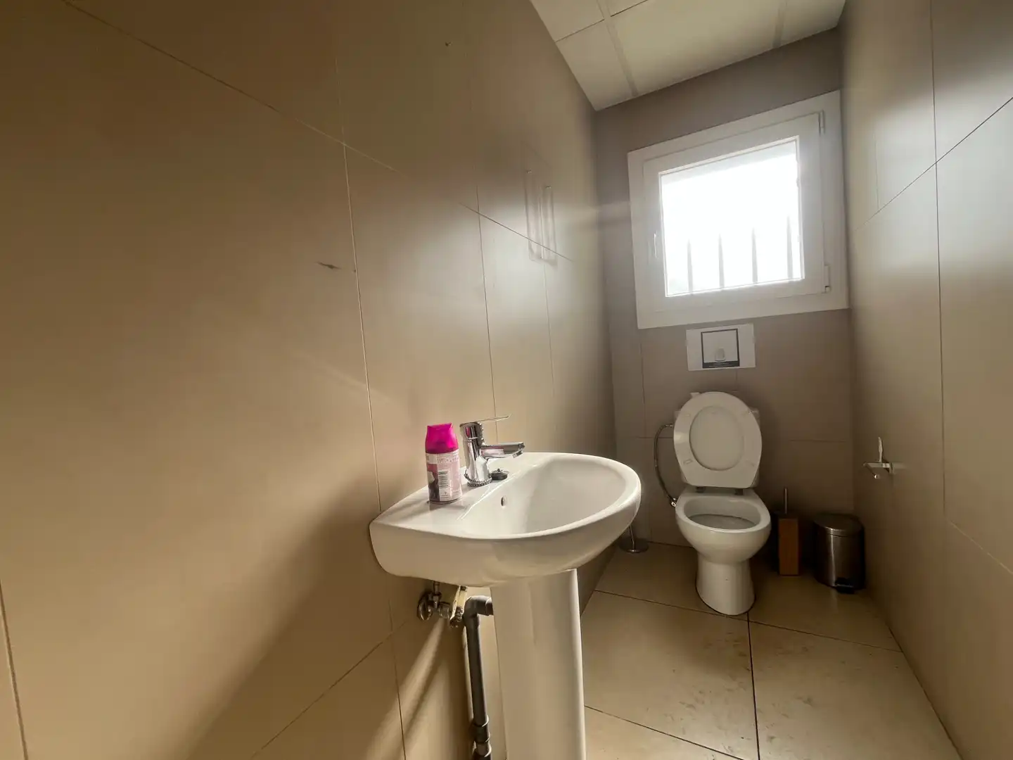 Badezimmer von Fabrikhallen zum Verkauf in Barri dels Escriptors