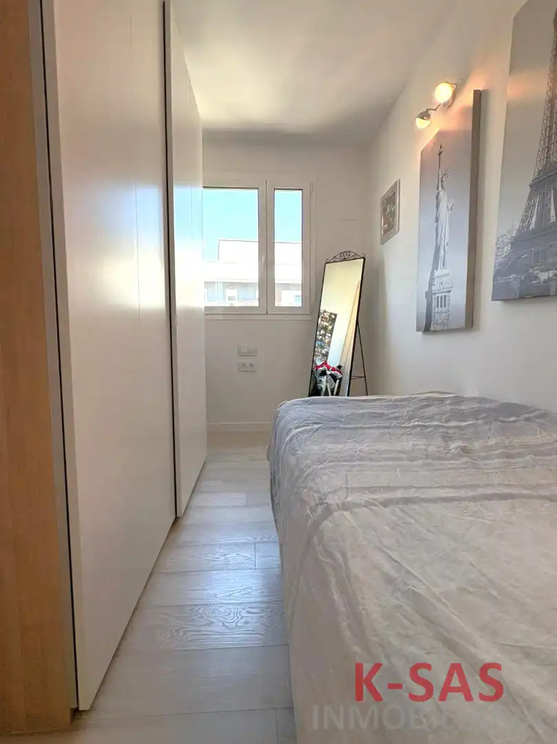 Dormitori de Pis en venda en L'Hospitalet de Llobregat amb Aire condicionat, Parquet i Terrassa
