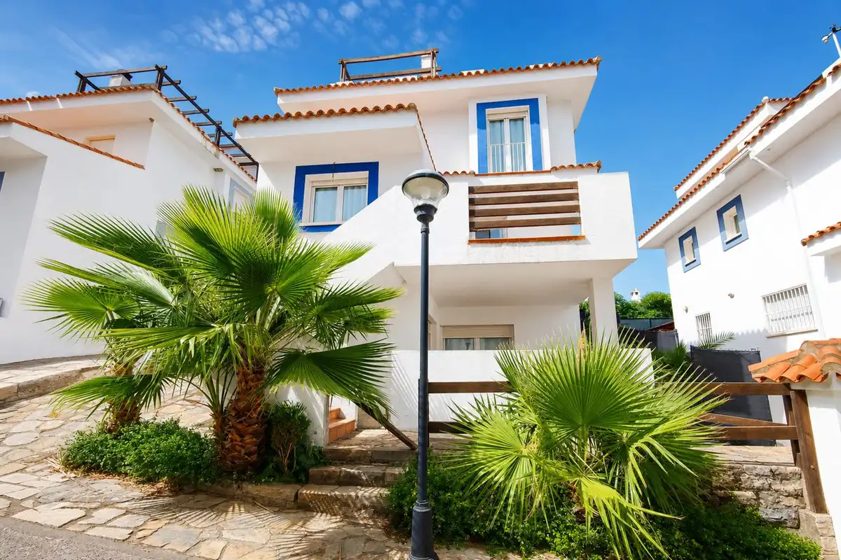 Casa con jardín en venta en Manilva Pueblo