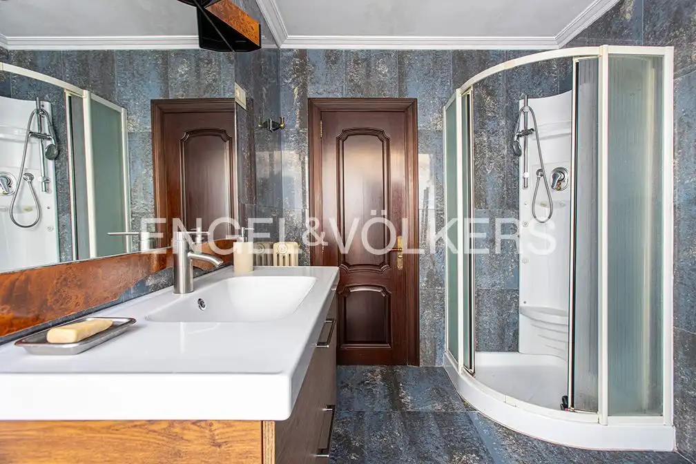 Baño de Piso en venta en Gijón  con Calefacción