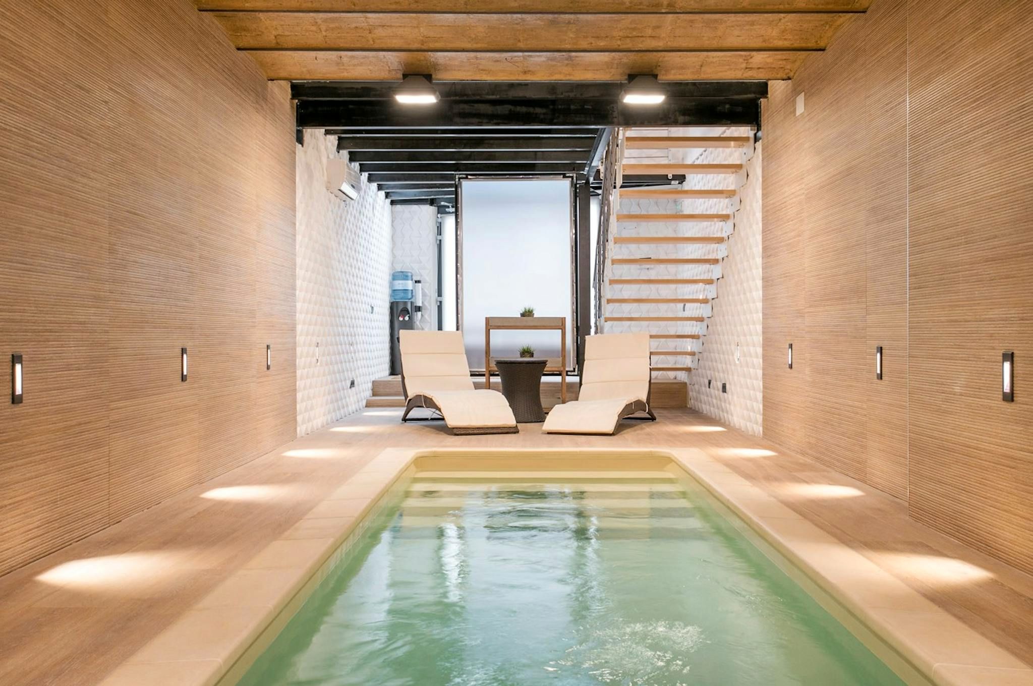 Swimming pool of Flat to rent in  Barcelona Capital  with Air Conditioner, Heating and Private garden