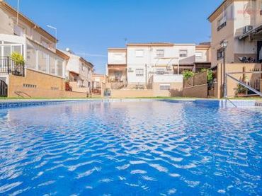Casa con piscina en venta en ANDALUCIA