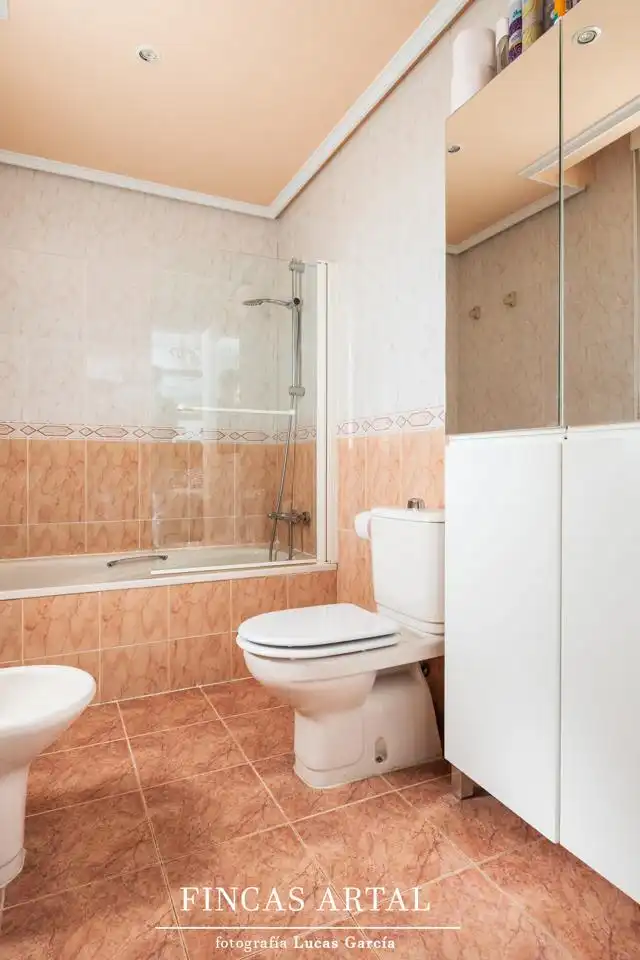Bathroom of Houses for sale in Zaragoza  with Air Conditioner, Heating and Private garden