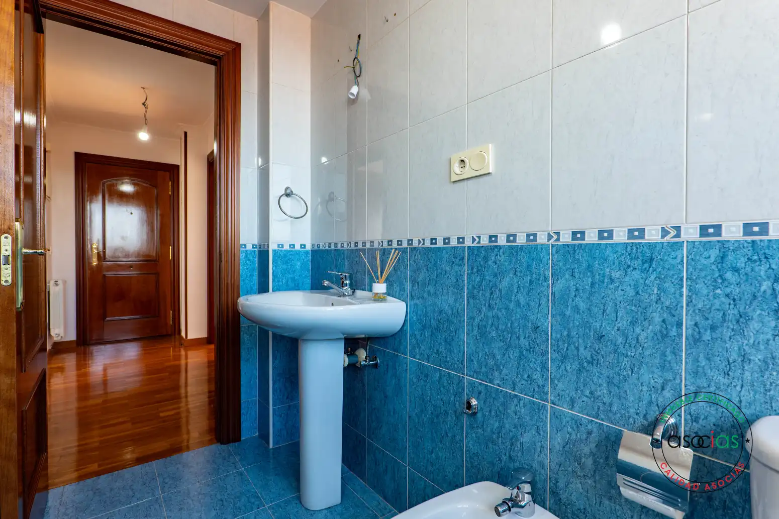 Bathroom of Flat for sale in Sur