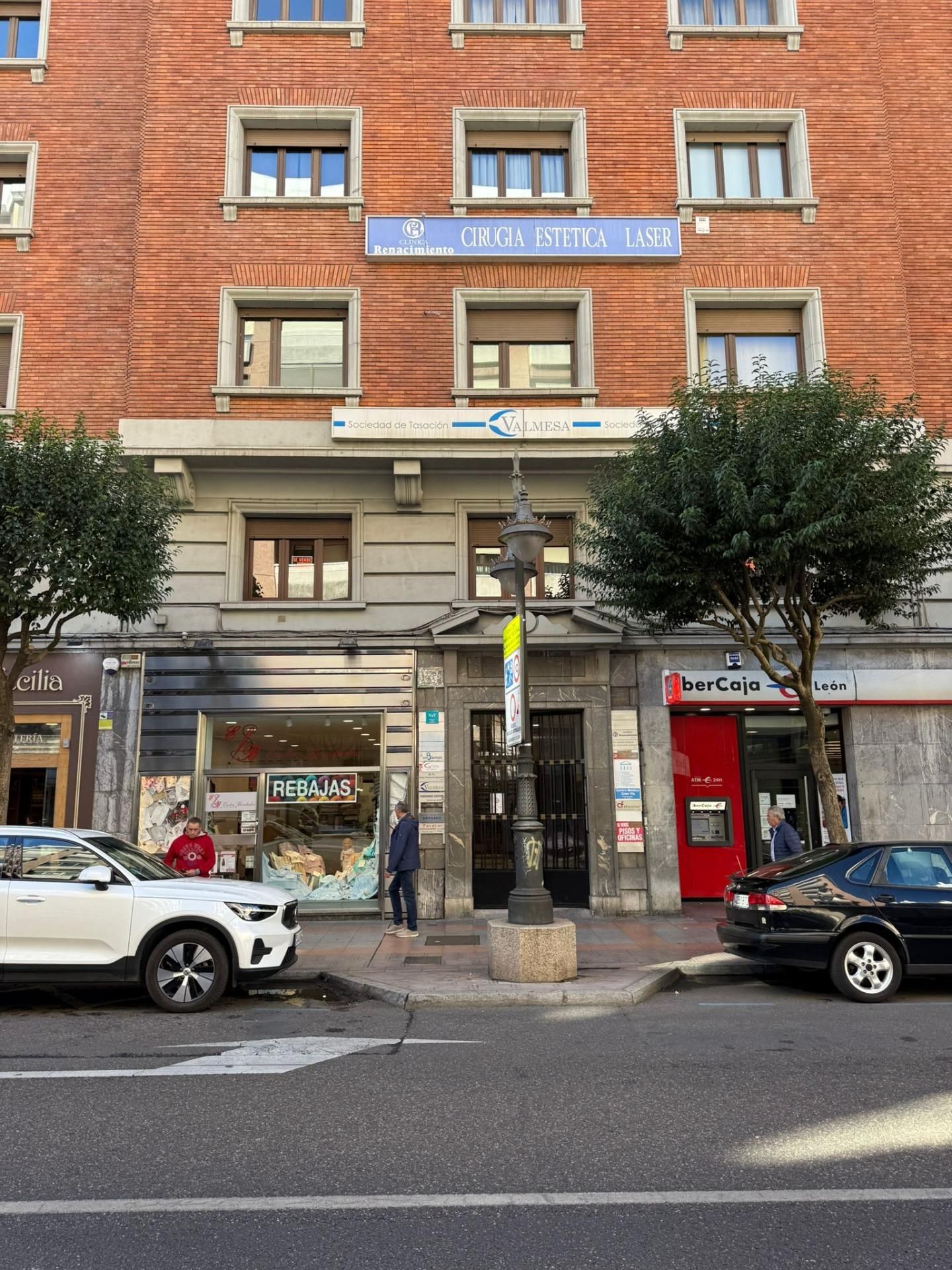 Vista exterior de Pis en venda en León Capital  amb Calefacció